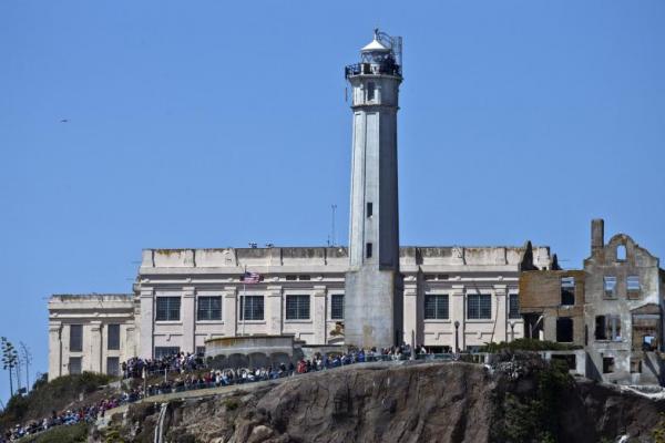 Pada 20 November 1969, Pendudukan Alcatraz dimulai ketika para aktivis asli Amerika menguasai penjara pulau itu. Butuh 19 bulan untuk mengeluarkan para aktivis dari batu.