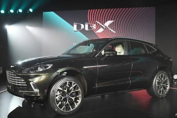 Diberi nama DBX, kendaraan baru ini merupakan ekspansi terbesar Aston Martin dalam sejarah merek. Demikian pernyataan CEO Aston Martin Andy Palmer di sela-sela peluncurannya.