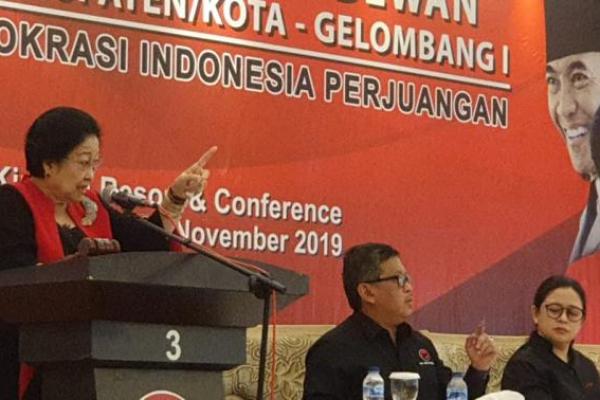 Kepada pimpinan dewan dari PDIP, Megawati ingatkan agar selalu turun ke rakyat