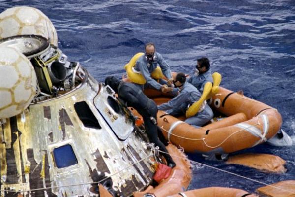 Pada 24 November 1969, Apollo 12 kembali ke Bumi bersama para astronot Charles Conrad Jr, Richard Gordon dan Alan Bean.