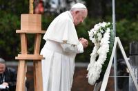 Paus Fransiskus dan Umat Kristen Bermunajat Dijauhkan Pandemi Corona