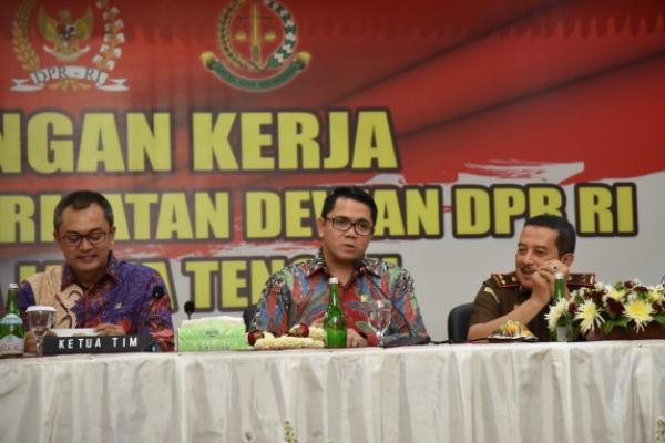 Anggota Mahkamah Kehormatan Dewan (MKD) DPR RI Arteria Dahlan menjelaskan kunjungan kerja MKD ke jajaran Kepolisian Daerah (Polda) dan Kejaksaan Tinggi di Jawa Tengah (Jateng) untuk meningkatkan pemahaman aparat penegak hukum.