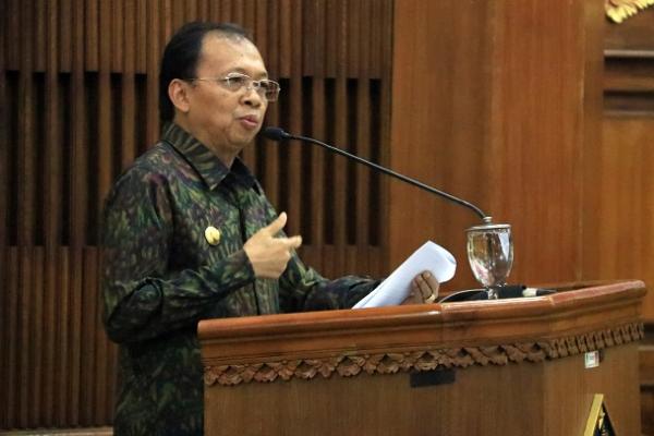 Gubernur Bali Wayan Koster kembali mengingatkan kepada jajaran birokrat untuk mengikuti arahan Presiden Joko Widodo (Jokowi) yang disampaikan pada Rakornas Forkopimda.