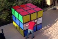Pria Inggris Buat Rubik Terbesar Dunia