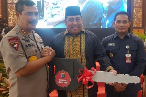 Dunia Melayu Dunia Islam (DMDI) Sumatera Utara (Sumut) mendapat bantuan dua unit mobil pemelihara masjid dari Kepala Polisi Daerah (Kapolda) Sumut Irjend Pol Agus Andrianto