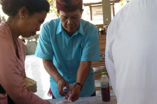 RSUP Sanglah bersama Dinas Sosial Provinsi Bali melakukan kremasi massal terhadap 14 jenazah terlantar atau tidak beridentitas yang selama ini berada di ruang jenazah RSUP Sanglah, Denpasar.
