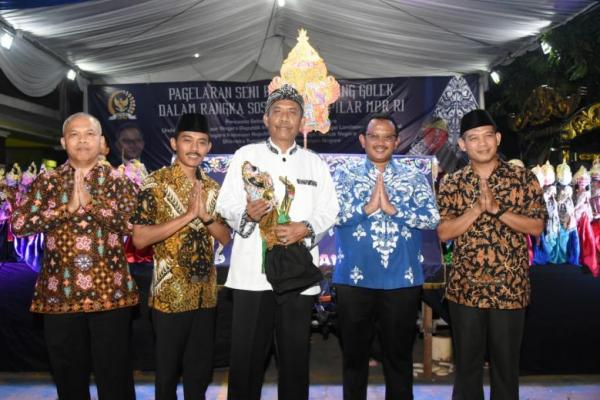 Upaya penyampaian Sosialisasi Empat Pilar MPR RI dengan metode Pagelaran Seni Budaya (PSB) Wayang Golek di wilayah Jawa Barat