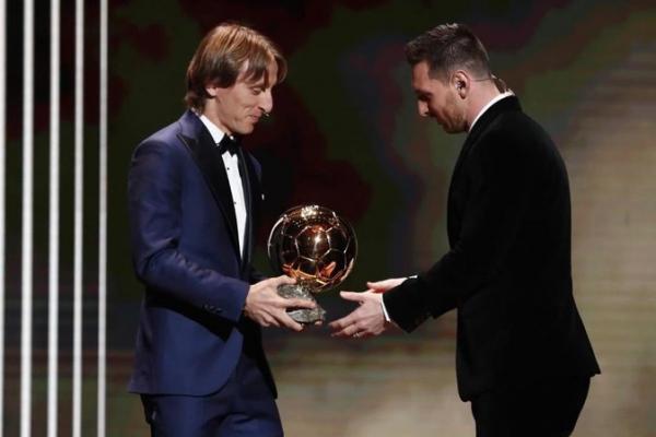 Seperti diketahui, Modric mengakhiri duopoli 10 tahun Messi dan Cristiano Ronaldo atas hadiah bergengsi tersebut pada tahun lalu.