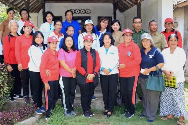 Pemerintah Provinsi Bali melalui TP PKK Provinsi Bali telah mengucurkan bantuan kepada beberapa Desa yang ada di Kabupaten/Kota untuk pengembangan 10 program pokok PKK.