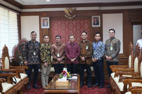Gubernur Bali Wayan Koster meminta Pertamina Wilayah V Denpasar mengantisipasi tingginya permintaan akan Bahan Bakar Minyak (BBM) jelang perayaan Natal dan Tahun Baru (Nataru) mendatang.