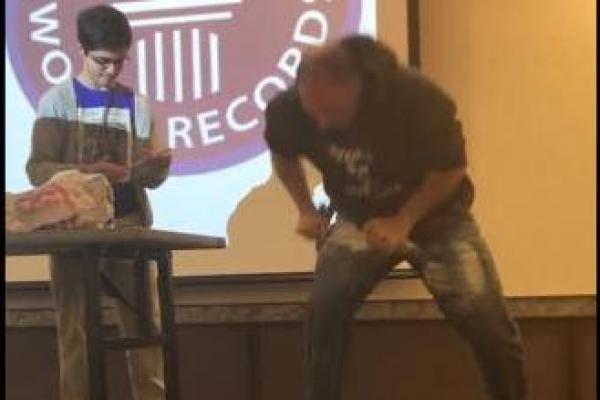 Seorang profesor perguruan tinggi negara bagian New York menetapkan Guinness World Record keduanya ketika dia membengkokkan tujuh paku baja dalam satu menit