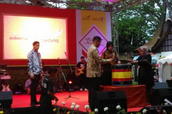 festival ini selain pengenalan budaya Minangkabau, juga sebagai ajang untuk mempromosikan destinasi pariwisata yang dimiliki Sumbar.