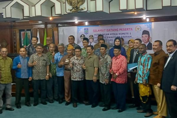 Komite I Dewan Perwakilan Daerah Republik Indonesia (DPD RI) melakukan kunjungan kerja (kunker) ke Mataram, Nusa Tenggara Barat (NTB) selama 3 hari, Senin – Rabu (2-4/12) lalu.