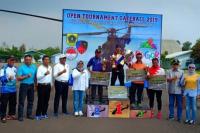 Bupati Bogor Menyerahkan Piala Bergilir Open Tournament Gateball Bupati Bogor Dan Piala Tetap Danlan