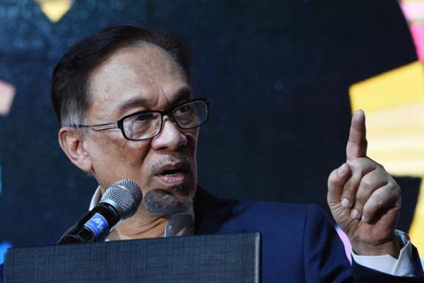 Dalam sebuah pernyataan kepada awak media, Anwar menyampaikan terima kasih kepada polisi karena mempercepat investigasi terhadap tuduhan yang menfitnah terbaru terhadapnya.