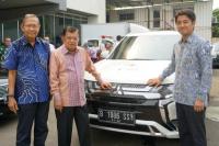Dukung PMI, Mitsubishi Motors Pinjamkan Outlander PHEV