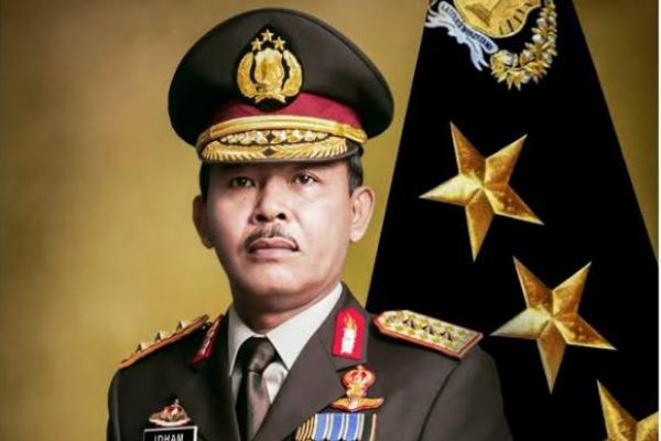Kapolri Jenderal Idham Azis beserta seluruh jajaran memberikan dukungan penuh terhadap kebijakan pemerintah dalam rangka menangani penyebaran Virus Corona, termasuk wacana penerapan darurat sipil.