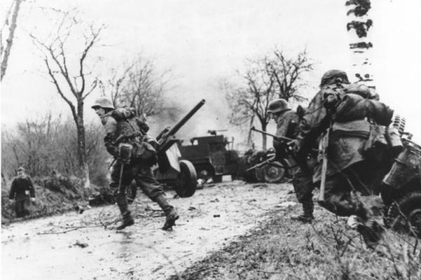 Pada 16 Desember 1944, Jerman meluncurkan serangan balasan dalam Perang Dunia II yang kemudian dikenal sebagai Pertempuran Bulge.