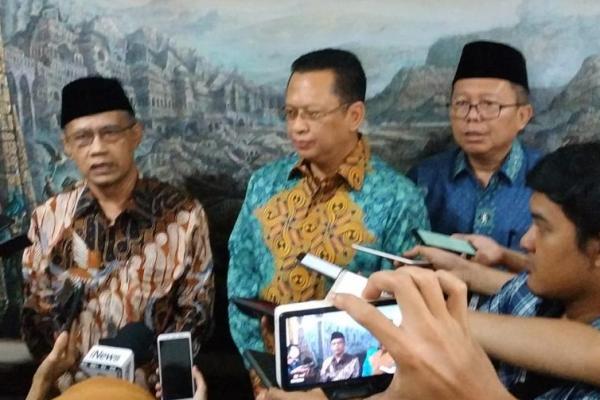 Ketua Umum PP Muhammadiyah, Haedar Nashir meminta Menteri Pendidikan dan Kebudayaan (Mendikbud), Nadiem Makarim melakukan kajian secara komprehensif dan mendalam terkait wacana penghapusan Ujian Nasional (UN).