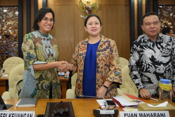 Ketua DPR RI Puan Maharani melakukan rapat konsultasi dengan Menteri Keuangan Sri Mulyani Indrawati dan Pimpinan Alat Kelengkapan Dewan (AKD) DPR RI guna membahas Program Legislasi Nasional (Prolegnas).