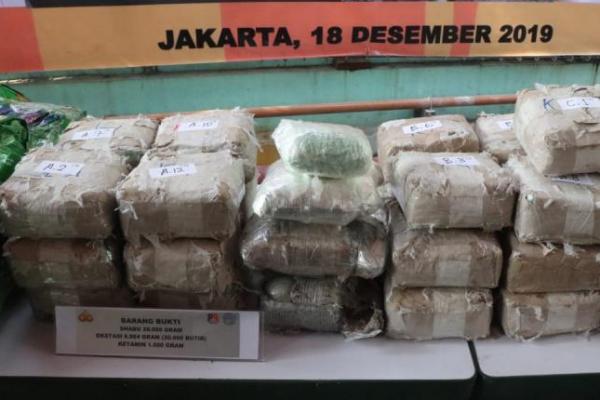 Paket narkoba diselundupkan dari Malaysia ke Indonesia lewat jalur laut dengan menggunakan speed boat