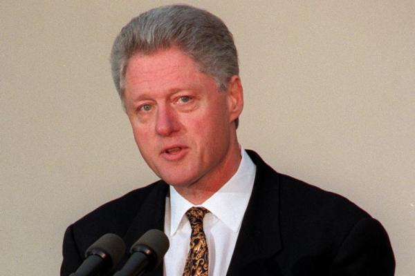 Pada 19 Desember 1998, Bill Clinton menjadi presiden AS kedua yang dimakzulkan oleh Dewan Perwakilan Rakyat