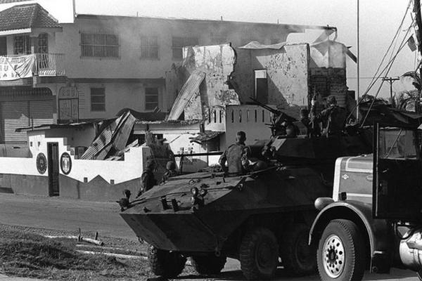 Pada 20 Desember 1989, Amerika Serikat menyerbu Panama untuk menggulingkan Manuel Noriega dan melantik pemerintah sipil yang terpilih