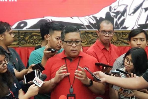 Pengamat politik dari Universitas Al Azhar Indonesia, Ujang Komarudin, mengapresiasi langkah Sekjen DPP PDI Perjuangan Hasto Kristiyanto yang hadir memenuhi panggilan sebagai saksi di Gedung KPK.