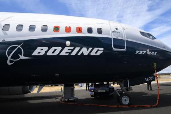 Produsen pesawat Boeing memecat CEO Dennis Muilenburg dan menggantikannya dengan Chairman David Calhoun