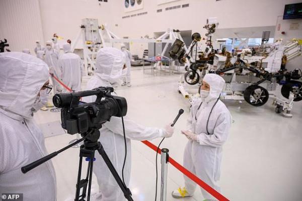 NASA memberlakukan keamanan super ketat untuk mengakses pesawat penjelajah Mars 2020 Rover, yang berada di sebuah ruangan steril di California, Amerika Serikat (AS).