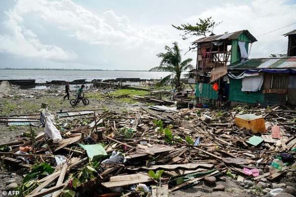 Jumlah kematian akibat badai dahsyat yang melanda Filipina sepanjang Natal, telah meningkat menjadi 41 orang.