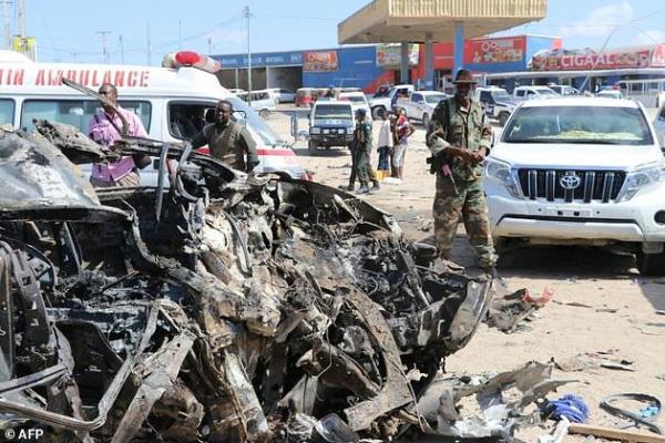 Juru bicara militer Kenya, Kolonel Paul Njuguna mengatakan bahwa pada pukul 5.30 pagi ditemukan suatu upaya untuk melanggar keamanan di Manda Air Strip.