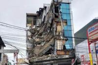 Bangunan Roboh di Slipi Telah Miring Dua Tahun Lalu