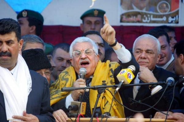 09 Januari 2005, orang-orang Palestina di Tepi Barat dan Jalur Gaza memilih Mahmoud Abbas sebagai presiden baru mereka.