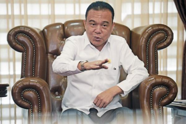 Wakil Ketua DPR RI, Sufmi Dasco Ahmad mengaku heran dengan hilangnya peredaran obat terapi Covid-19 saat Presiden Jokowi sidak ke salahsatu apotik yang ada di Bogor, Jawa Barat.