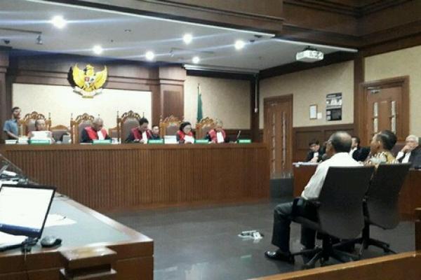 Dalam sidang kedua tersebut, hadir dua orang saksi, M Arif Wibowo, mantan pelaksana harian Direktur Niaga Garuda dan Sunarko Kuntjoro, mantan Direktur Teknik Garuda Indonesia.