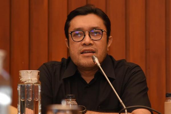 Anggota Komisi IV DPR RI Ono Surono mendukung langkah Pemerintah, dalam hal ini Menkopolhukam yang mendorong mobilisasi 120 kapal perikanan nelayan asal Pantura Pulau Jawa untuk beroperasi di perairan Natuna Utara, Kepulauan Riau.