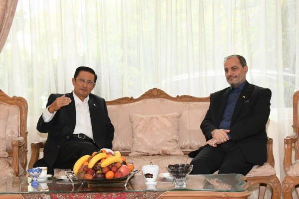 Wakil Ketua MPR Fadel Muhammad meminta pemerintah Indonesia mengambil sikap atas konflik yang terjadi antara Amerika Serikat (AS) dan Iran