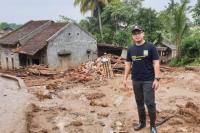 Tommy Kurniawan Terjun Langsung Bantu Korban Longsor di Desa Sukajaya