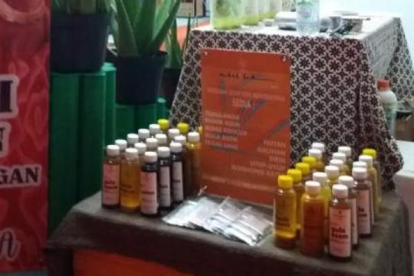 DPC PDI Perjuangan Kota Yogyakarta menyajikan aneka produk jamu yang bermanfaat untuk menjaga kesehatan dan kebugaran
