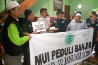 MUI DKI Jakarta Salurkan Bantuan ke Kapuk Muara