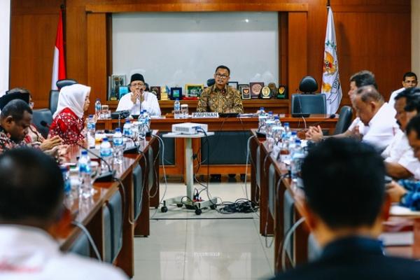 Komite III DPD RI memandang penghapusan 10 cabang olahraga (cabor) pada Pekan Olahraga Nasional (PON) XX tahun 2020 di Papua dapat dikaji ulang dan dicarikan solusinya.