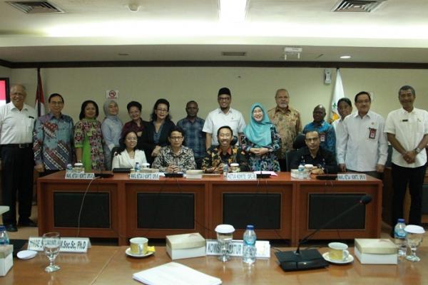Komite I DPD RI melihat bahwa penyederhaan birokrasi belum cukup efektif mengatasi persoalan ASN Indonesia, meskipun penyederhanaan birokrasi tersebut dalam rangka memperbaiki kinerja birokrasi dan menyederhanakan rantai birokrasi pada pemerintahan.