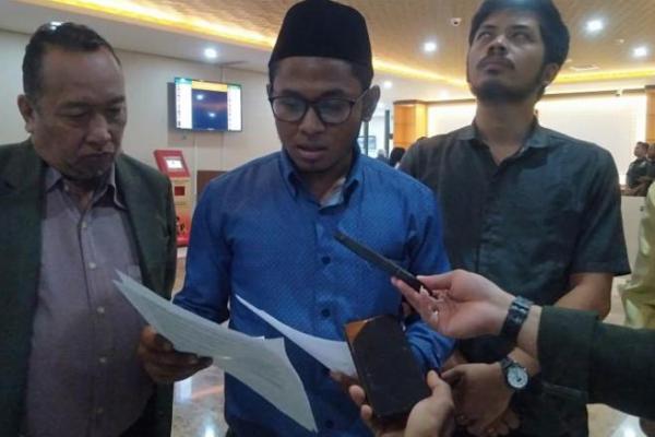 Forum Masyarakat Pemantau Hukum Indonesia melaporkan Mantan Bupati Lampung Tengah (Lamteng) Mustafa ke Bareskrim Mabes Polri, Rabu (15/1).