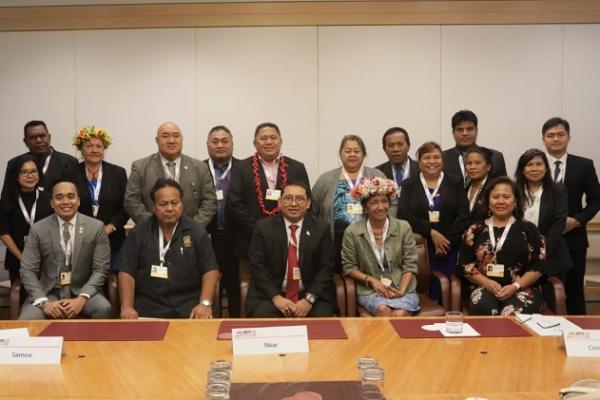Delegasi DPR RI melakukan pertemuan dengan Parlemen negara-negara Pasifik di sela-sela pertemuan Asia Pacific Parliamentary Forum (APPF) ke 28 di Canberra, Australia.