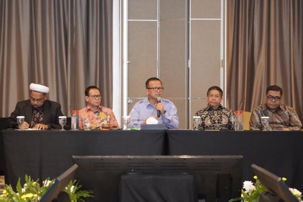 Menteri Kelautan dan Perikanan Edhy Prabowo memperkenalkan 22 pejabat baru di lingkungan kementeriannya.
