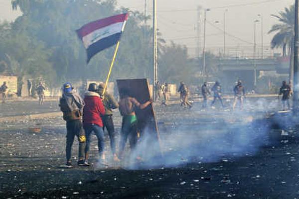 Belasan Demonstran Irak terluka di Baghdad dan kota-kota lain pada Senin dalam bentrokan dengan pasukan keamanan