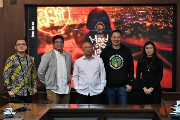 Kementerian Koperasi dan UKM mendukung penuh penyelenggaraan event musik 88rising Head In The Clouds Music and Arts Festival Jakarta, dengan mengusung brand lokal Indonesia untuk mendunia.