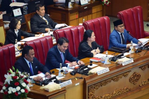 Rapat Paripurna ke-6 Masa Persidangan II Tahun Sidang 2019-2020 yang dipimpim Wakil Ketua DPR RI Muhaimin Iskandar, mengesahkan 50 Rancangan Undang-Undang (RUU) dalam Program Legislasi Nasional (Prolegnas) atau Prolegnas Prioritas 2020.