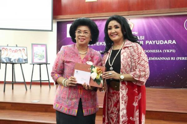 Persatuan Istri-istri Anggota (Perista) Lembaga Ketahanan Nasional (Lemhanas) mengajak kepada para perempuan Indonesia, agar tidak ragu melakukan deteksi dini kanker payudara.